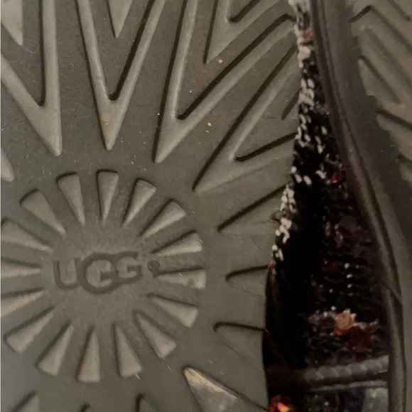 Uggs beautiful rose gold and black color sequin boots - Picture 6 of 16